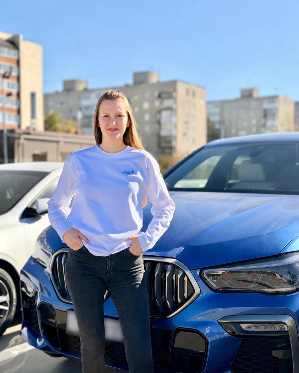 Безрукова Александра, Эксперт по премиальным автомобилям